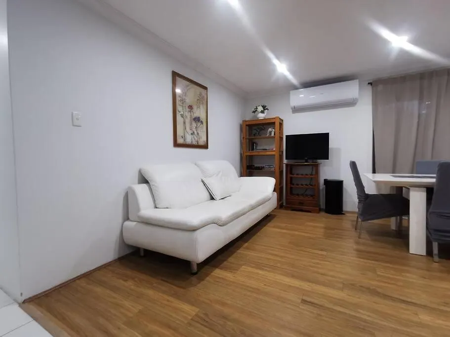Holiday home Entire House With 4 Bedrooms Fully Air Conditioned Perth