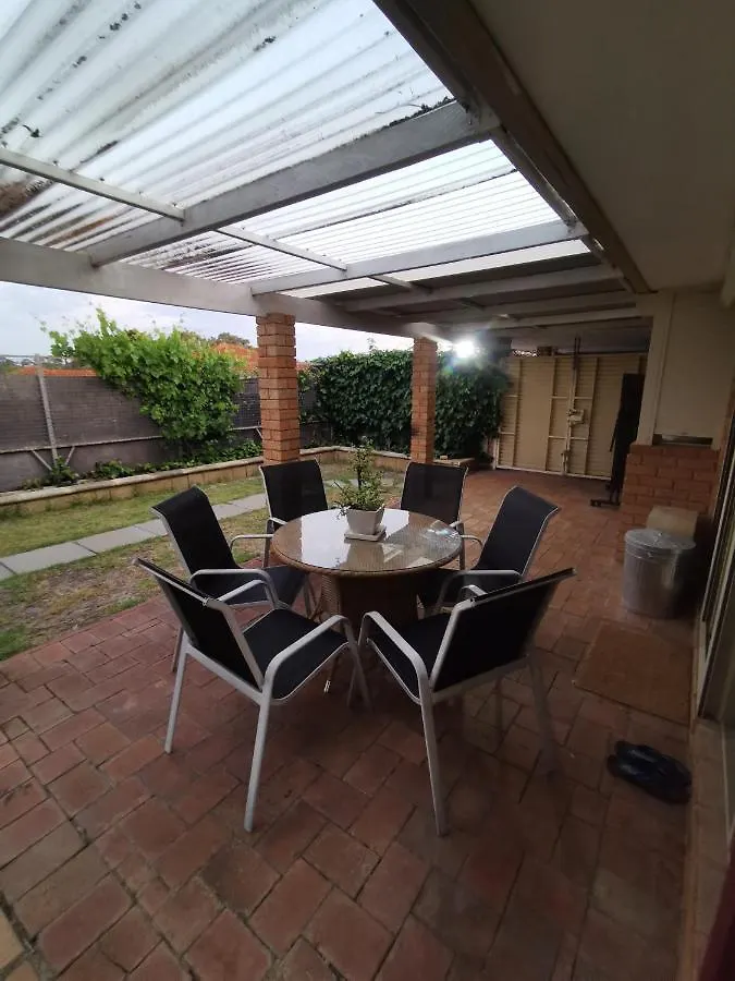 Entire House With 4 Bedrooms Fully Air Conditioned Perth Holiday home