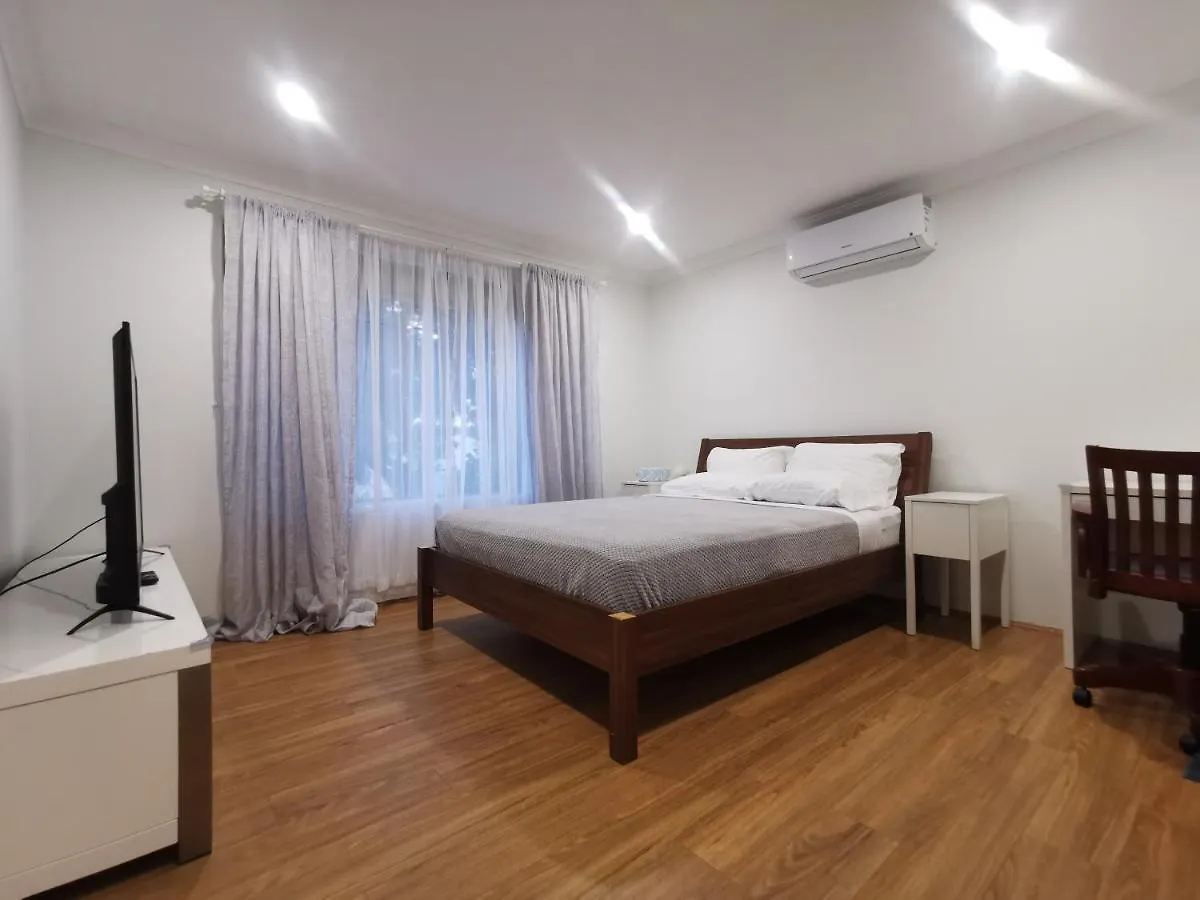Entire House With 4 Bedrooms Fully Air Conditioned Perth 0*,  Australia