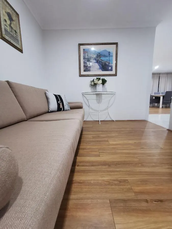 Holiday home Entire House With 4 Bedrooms Fully Air Conditioned Perth