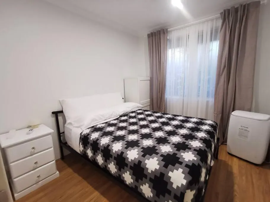 Entire House With 4 Bedrooms Fully Air Conditioned Perth 0*,  Australia