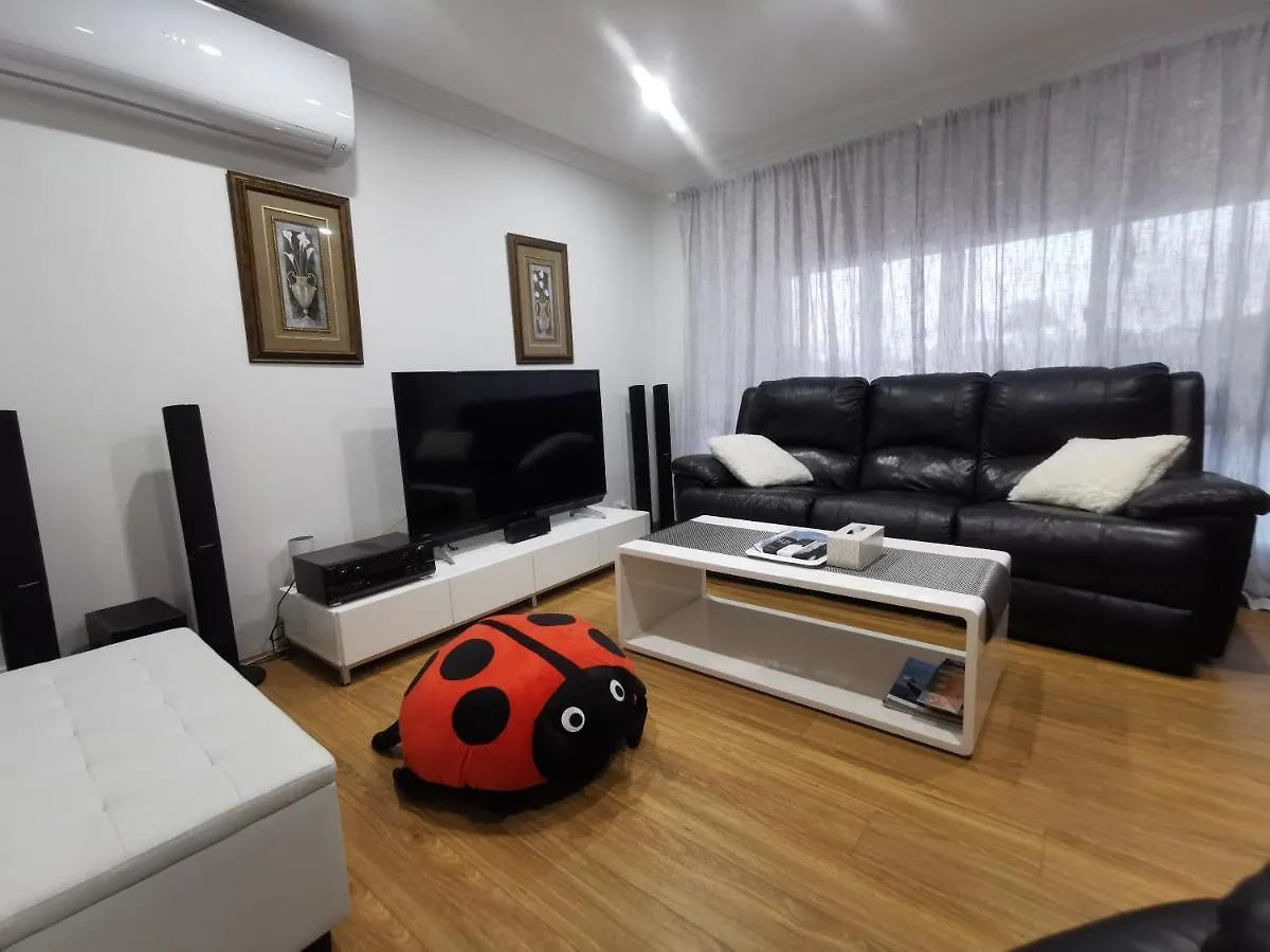 Entire House With 4 Bedrooms Fully Air Conditioned Perth Australia