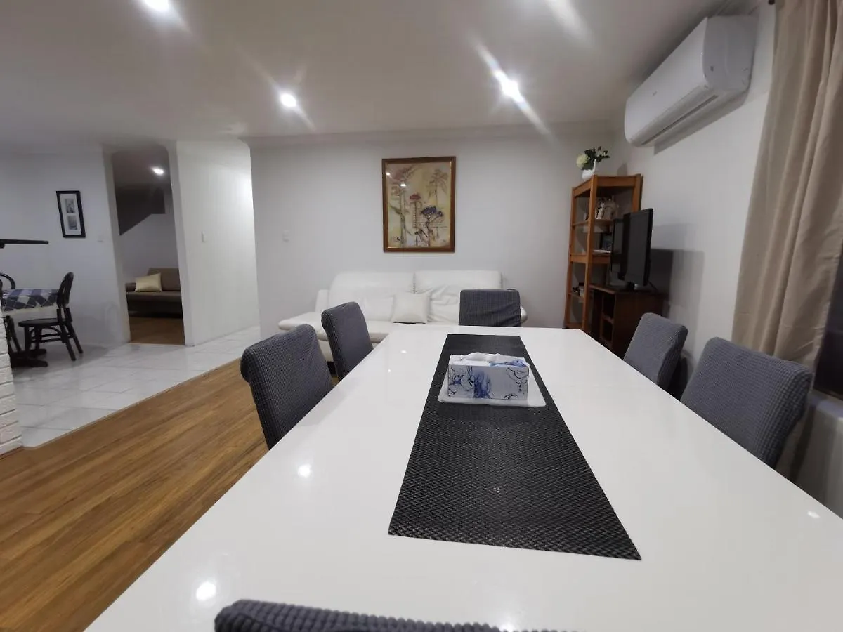 Entire House With 4 Bedrooms Fully Air Conditioned Perth Сasa de vacaciones