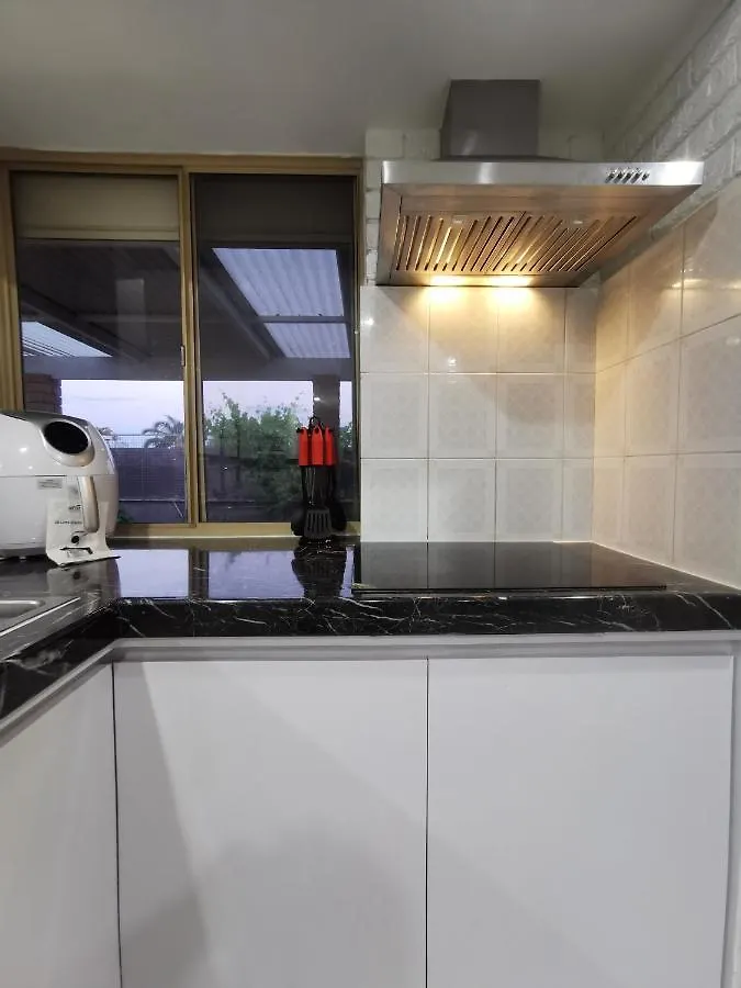 Сasa de vacaciones Entire House With 4 Bedrooms Fully Air Conditioned Perth
