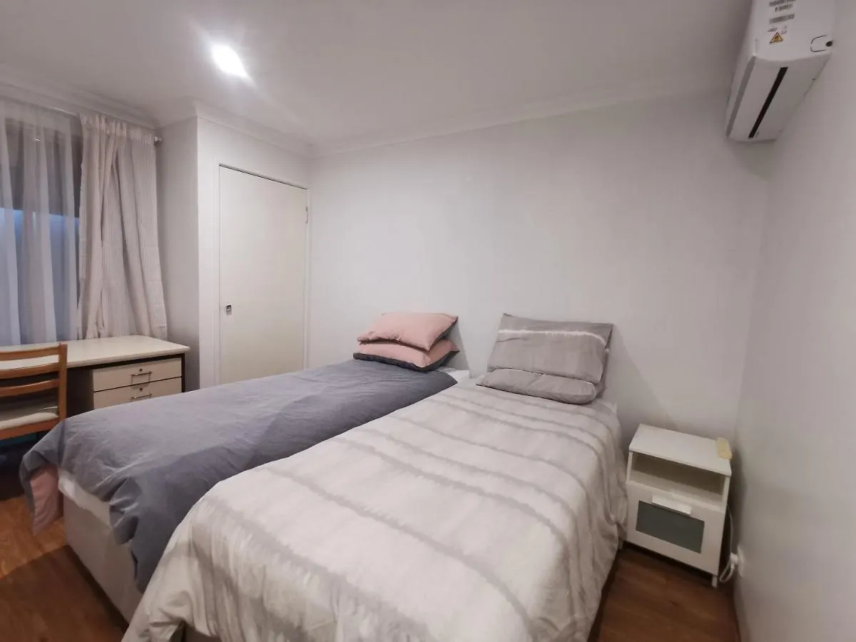 Entire House With 4 Bedrooms Fully Air Conditioned Perth Сasa de vacaciones